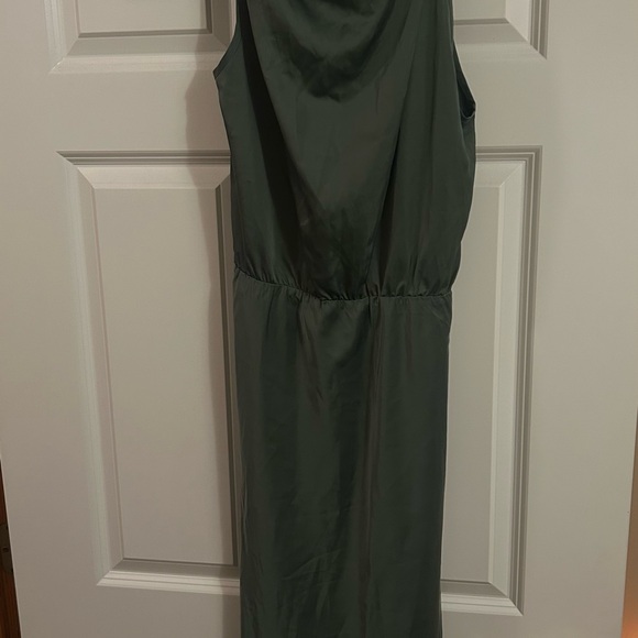 Dresses & Skirts - Elegant Green Sleeveless Dress